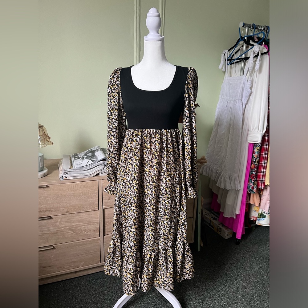 NWT JUNEE Ditsy Floral & Black Ribbed Round Neck Modest Ruffle Midi Maxi Dress S